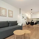 Beautiful With Balcony By Renters Lejlighed Poznań