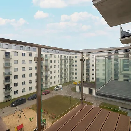 Beautiful With Balcony By Renters * ポズナン