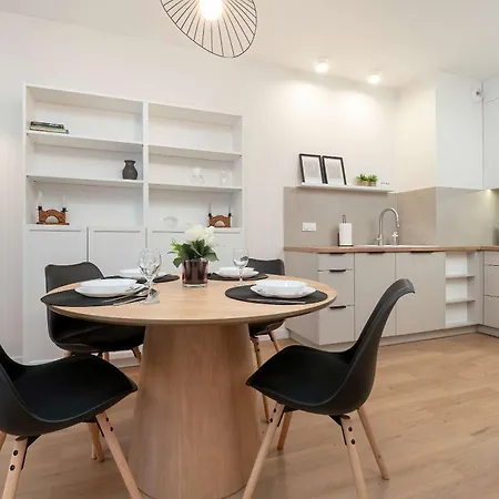 Beautiful With Balcony By Renters ポズナン