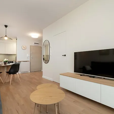 Beautiful With Balcony By Renters Appartement