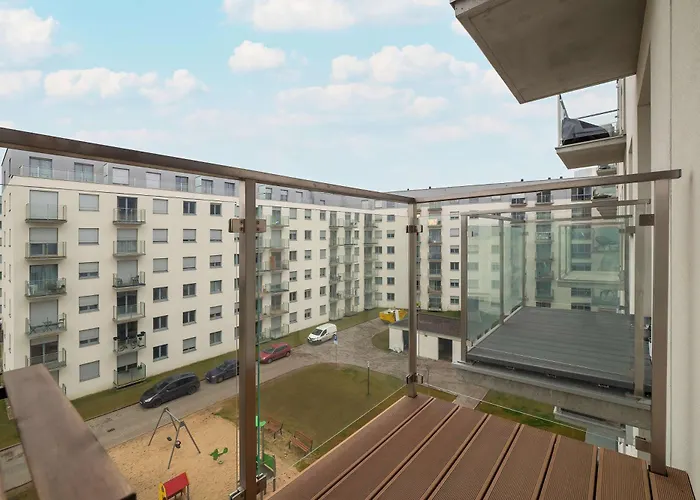 Beautiful With Balcony By Renters * ポズナン