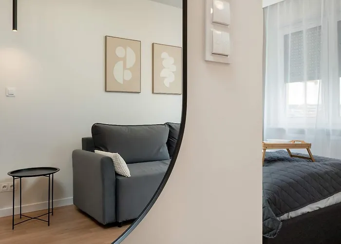 Beautiful With Balcony By Renters * ポズナン