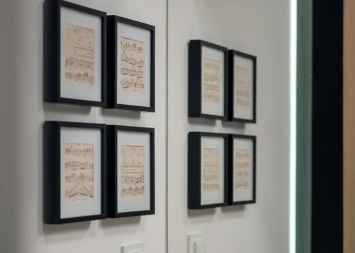 Beautiful With Balcony By Renters