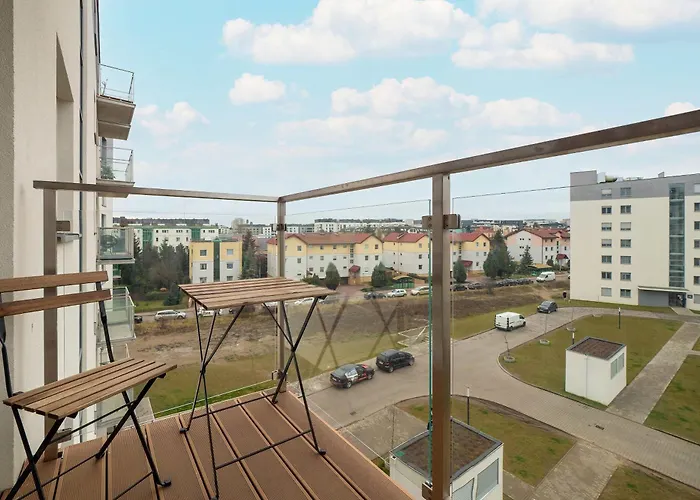 アパート Beautiful With Balcony By Renters