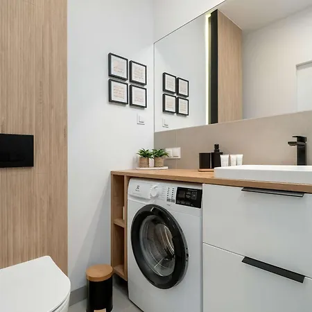 Beautiful With Balcony By Renters Appartement *