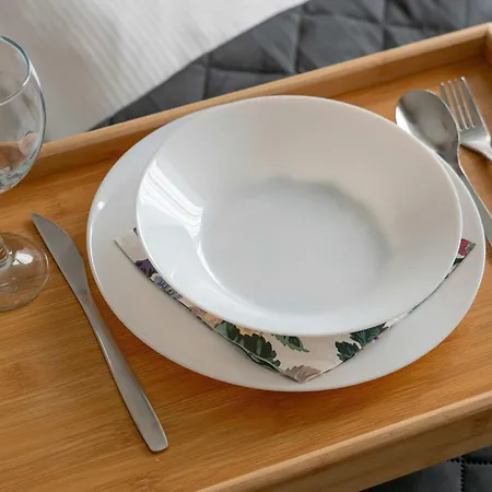 Beautiful With Balcony By Renters *