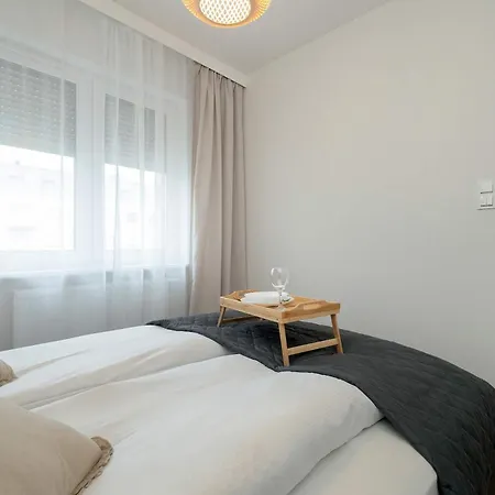 Appartement Beautiful With Balcony By Renters *