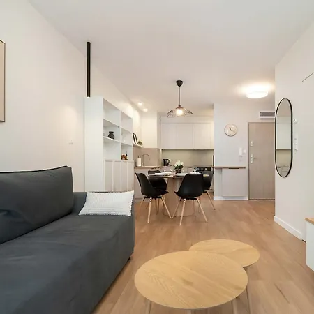 Апартаменти Beautiful With Balcony By Renters Познань