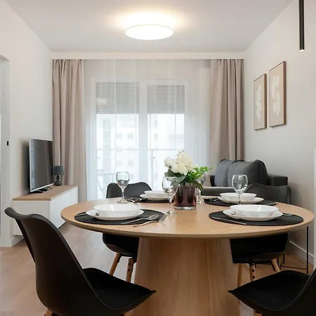 Appartement Beautiful With Balcony By Renters