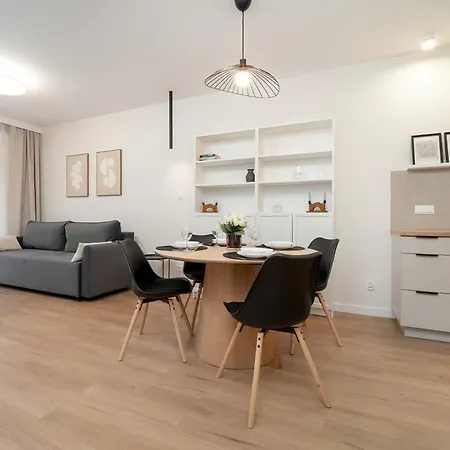 Beautiful With Balcony By Renters Appartement