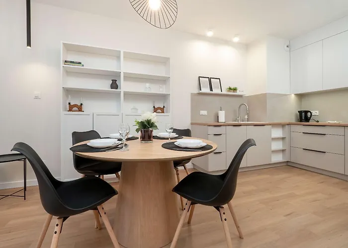 Beautiful With Balcony By Renters Poznan