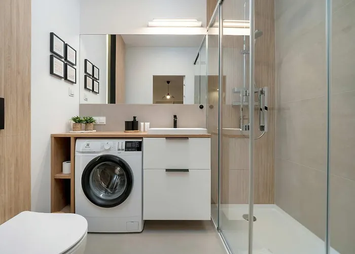 Beautiful With Balcony By Renters Apartment Poznan